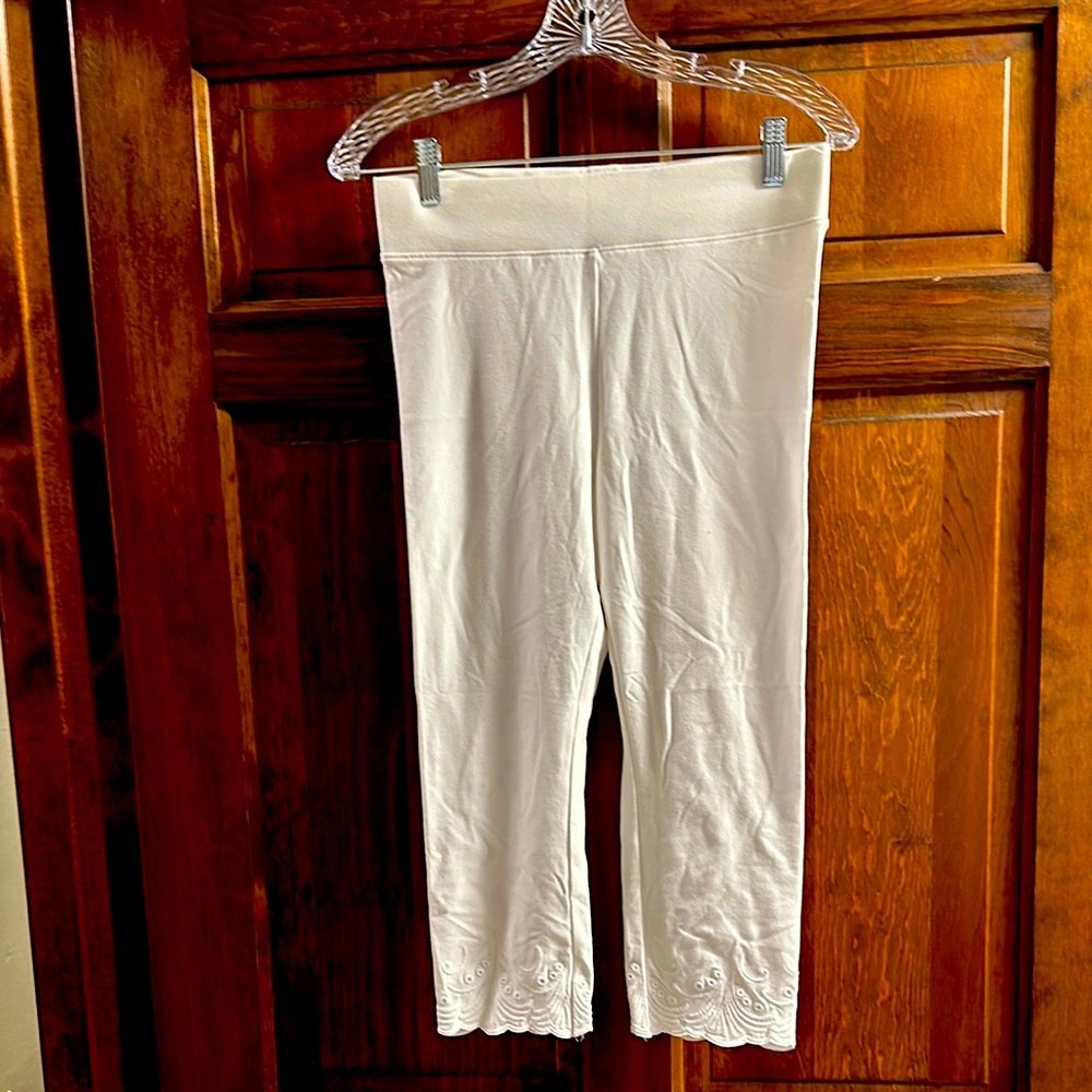 Hue cropped leggings with lace bottoms, white